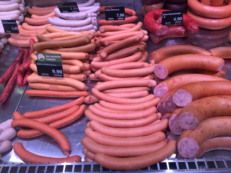 charcuterie-GASSIN-min_sausages_meat_butchery-1069321